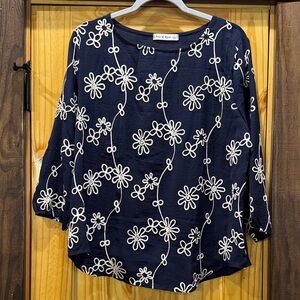 Ana & Rose navy and white flower top large